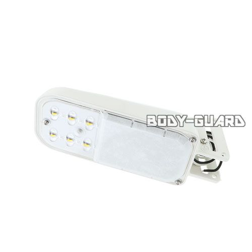 東芝　LED防犯灯　照度センサー内蔵形　2017年製